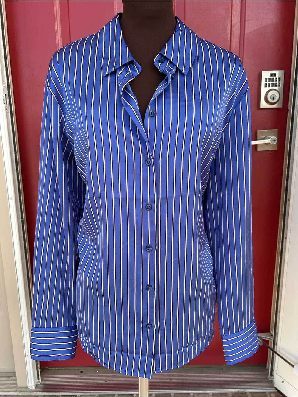 NWOT JONES NEW YORK sXLBlue Stripe Shirt-easy care poly looks/feels like silk!